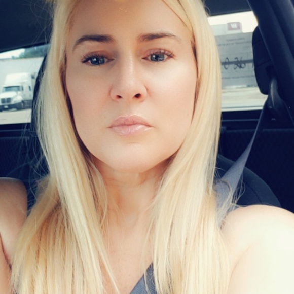 Meet your Posher, Erika - Picture 3 of 3